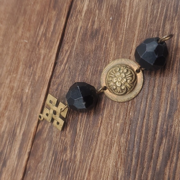 Enchanting celtic filigree drop pendant - Picture 1 of 2